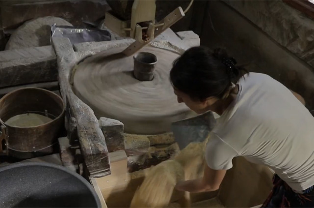 Svakog dana žene sa sela melju predrasude